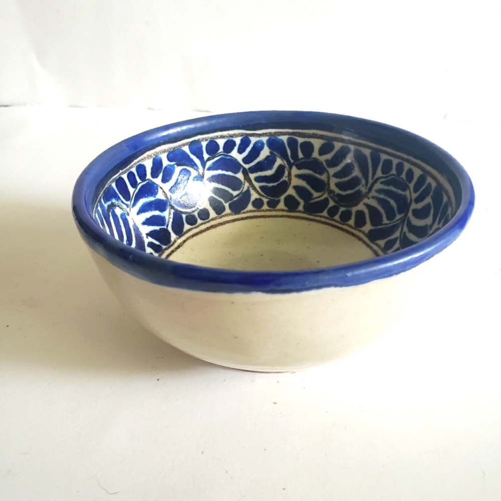 Vintage URAIRTE TALAVERA BOWL - Mexico -  Puebla Pattern -  5.5" Dia
